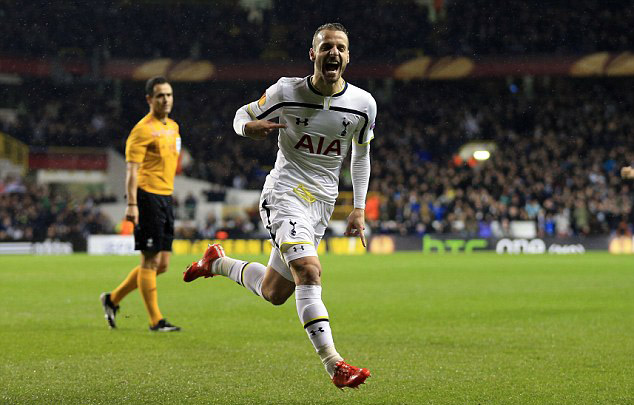 三方混战！ JIEJIE 诺克萨斯砍下两块，击杀三人， bin 的冰杖和鳄鱼展示了BN，赢得了第一局