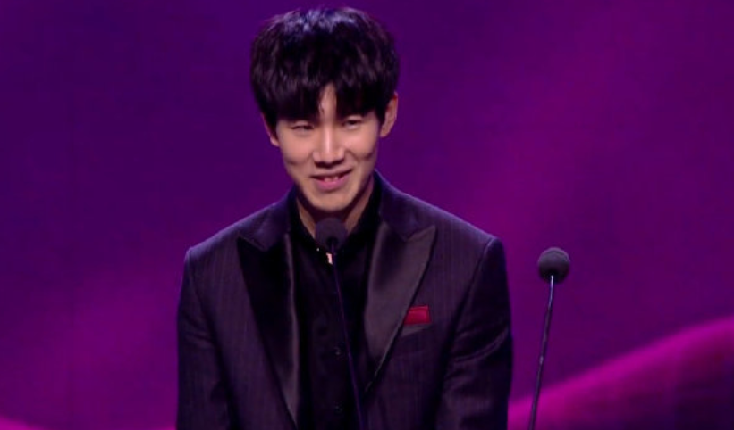 几乎逆转了 10,000 分！ ThunderTalk Gaming 在趋势下两次击败对手。 EDward Gaming 在第一场比赛中毫无危险地击败了 ThunderTalk Gaming